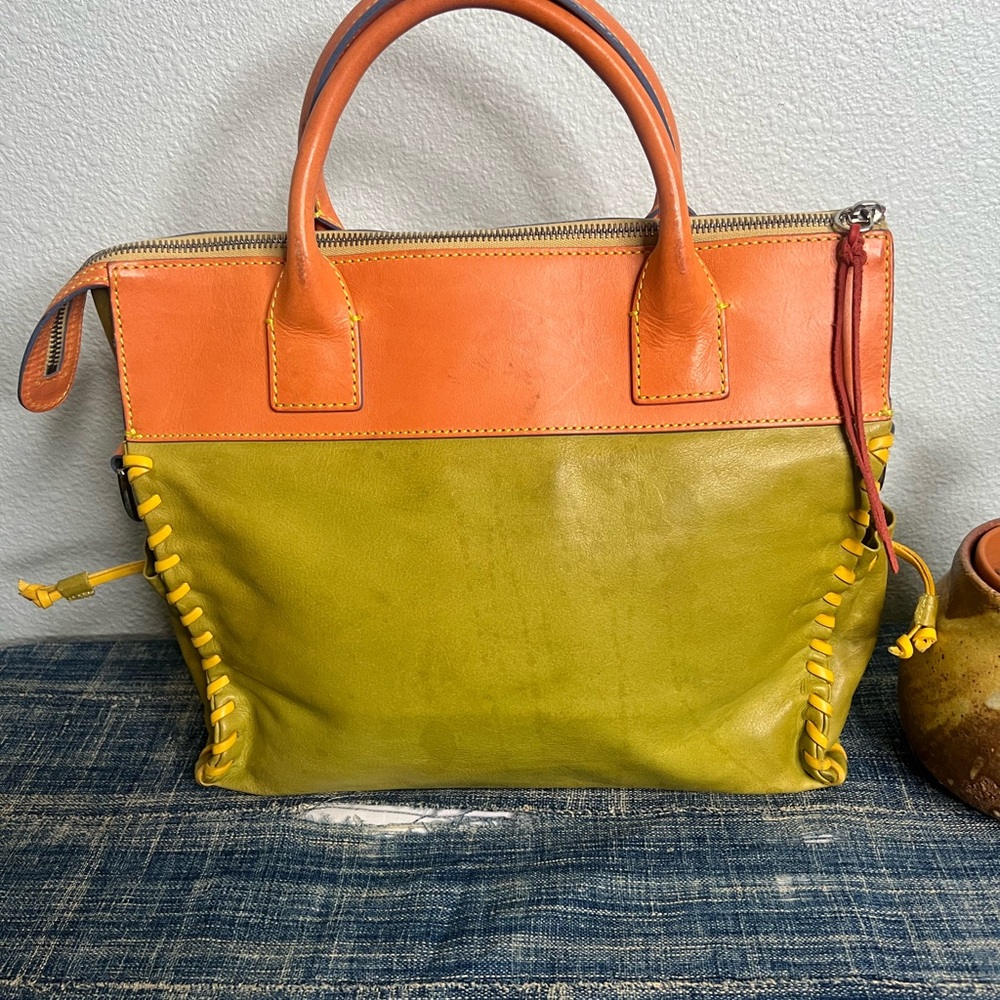 πΌ Dooney & Bourke Artisan Whipstitch Flower Toggle Satchel - Picture 4 of 8